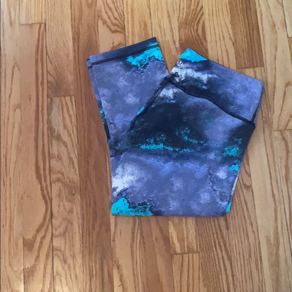 EUC - lululemon wunder under -size 8